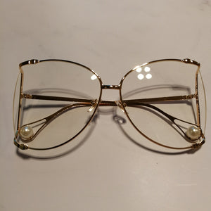 Trendy New Vintage Oversized Metal Hollow Sunglasses Women Brand Designer Fashion Luxury Pearl Sun Glasses Female Color Shades